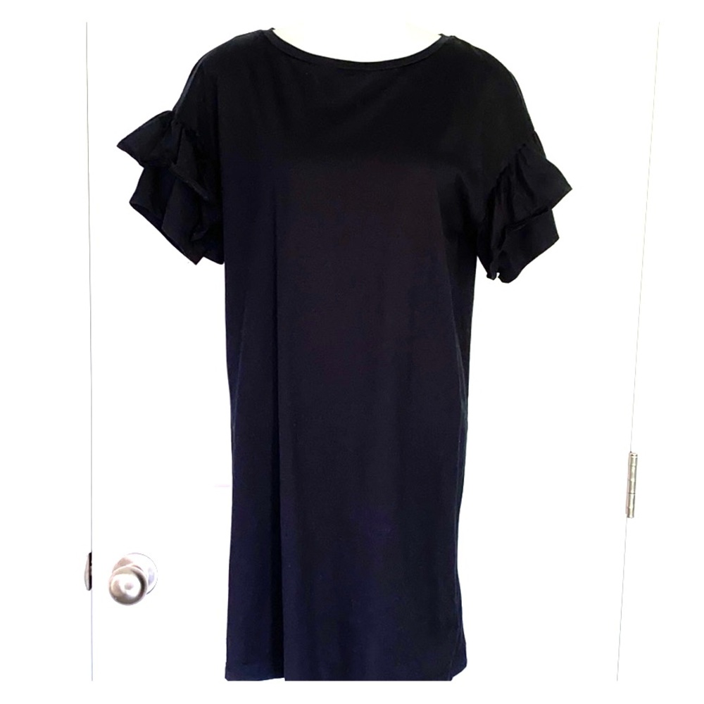 NWOT Ruffle Sleeve Dress